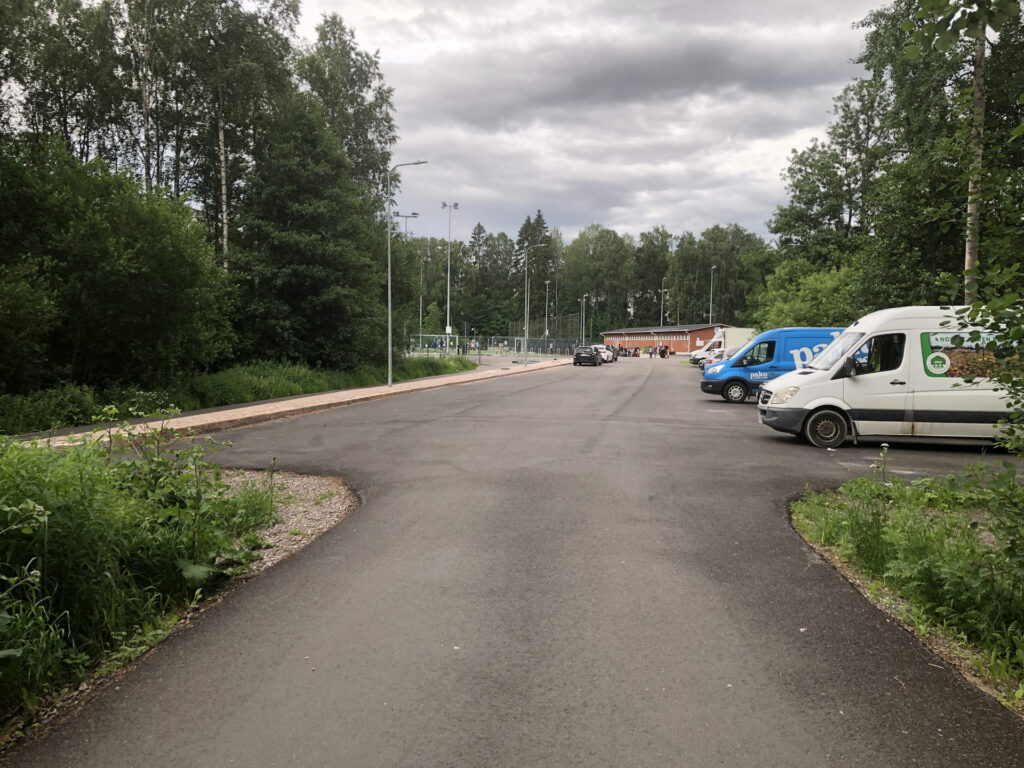 Picture of Vesalan liikuntapuisto's parking lot.