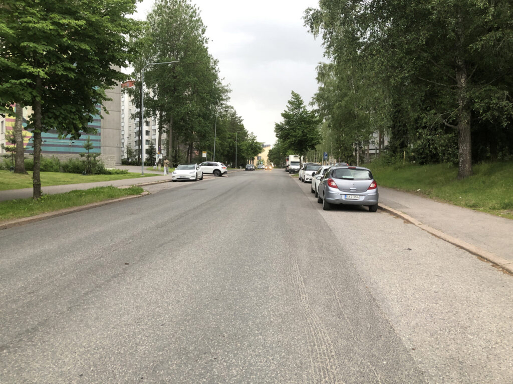 Picture of a road in Vesala. Kontulankaari.