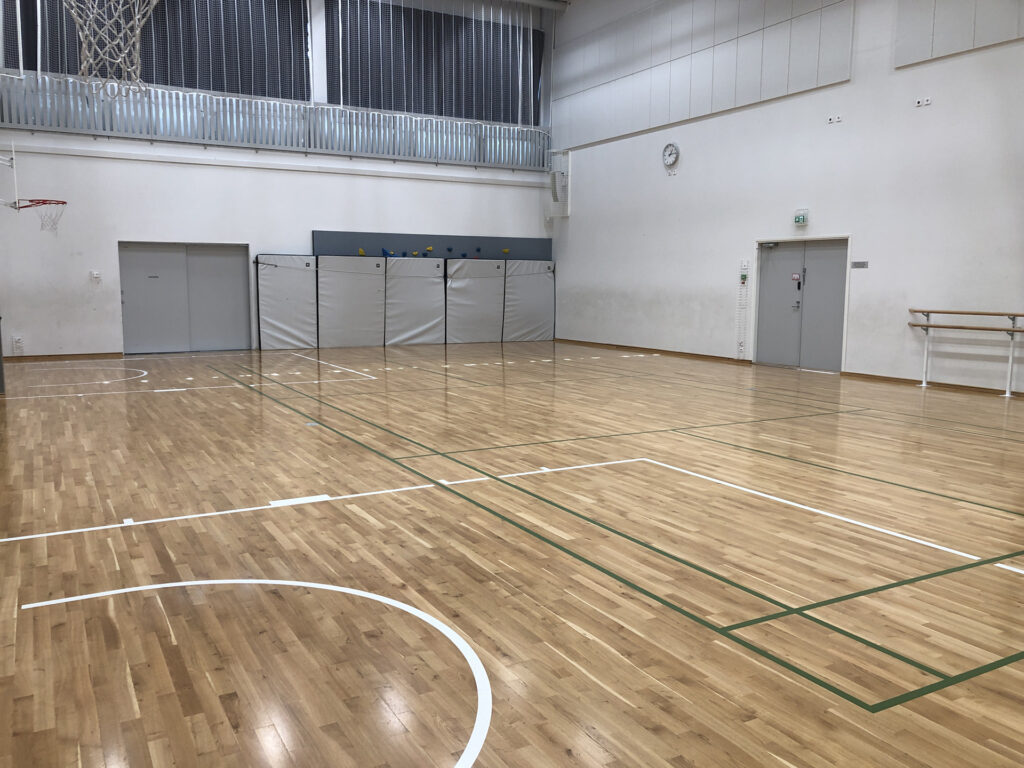 Picture of the small gymnasium in Vesala comprehensive school.