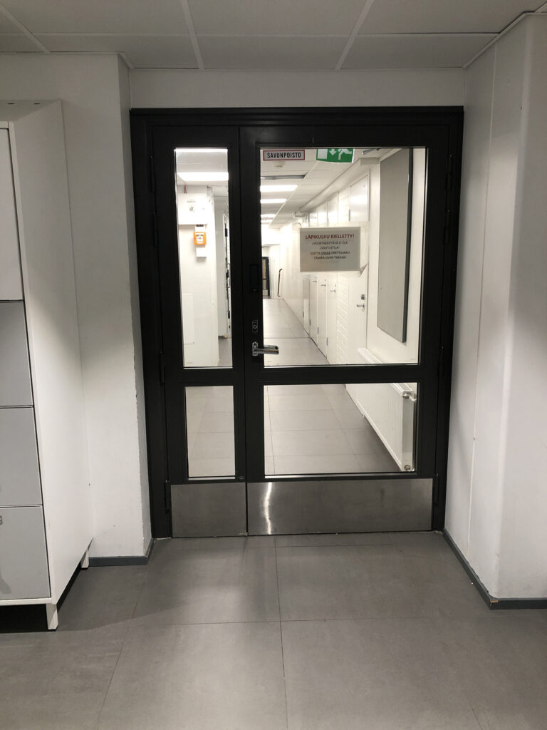 Picture of the door that leads to the locker rooms in Vesala.