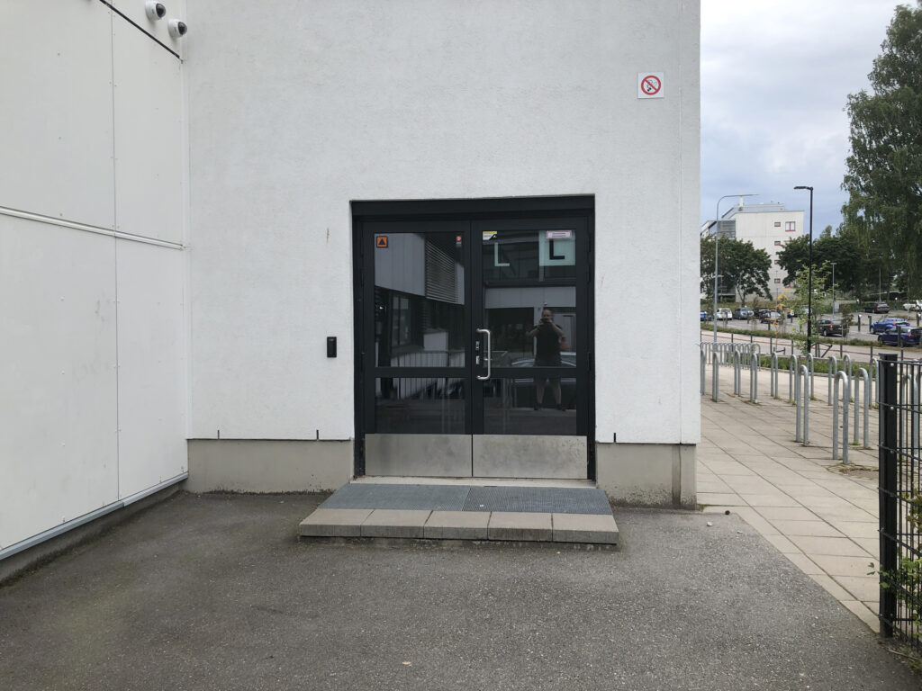 Entry door to Vesala.